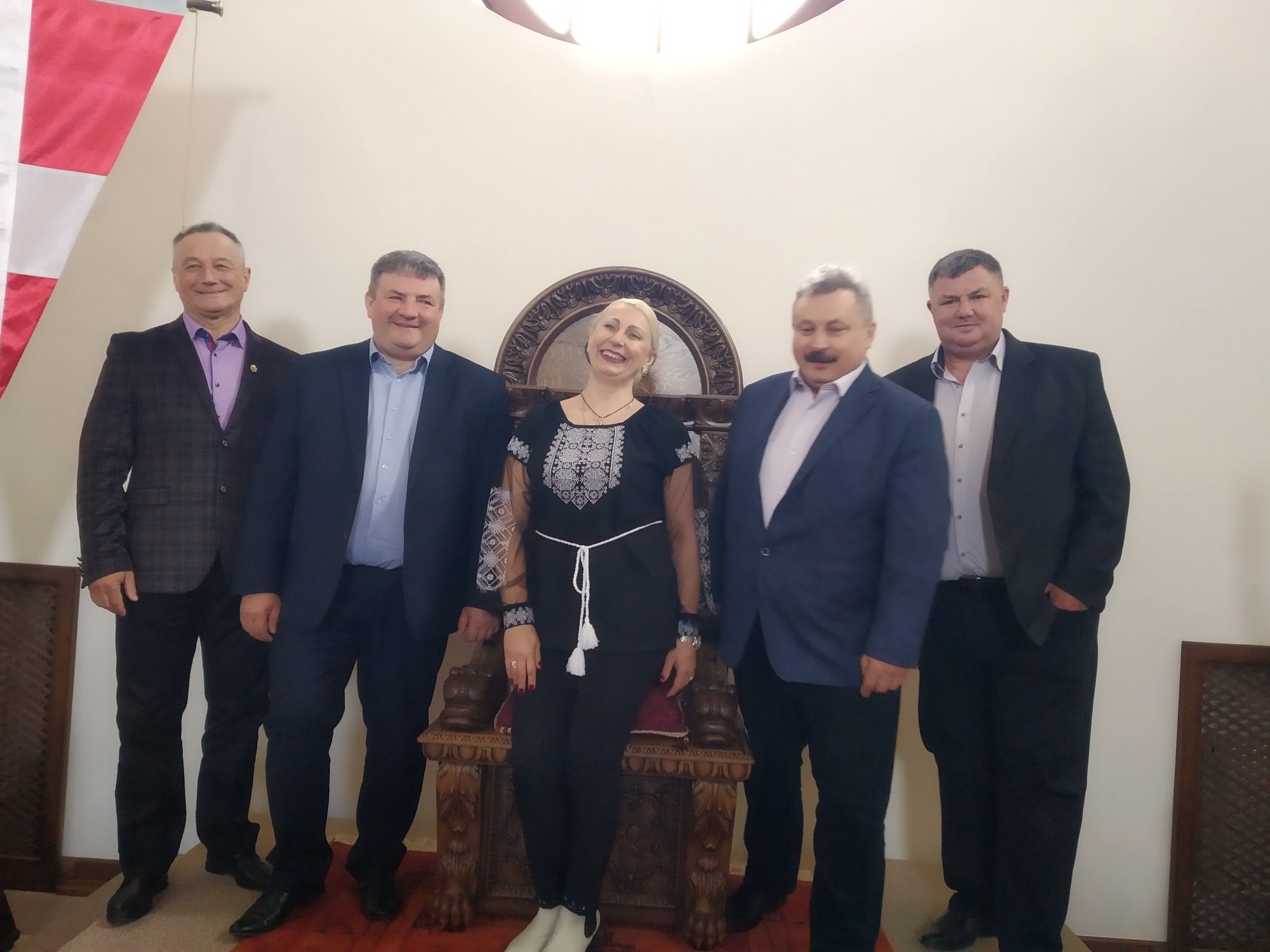 У Тронна зала. Україна - Польща